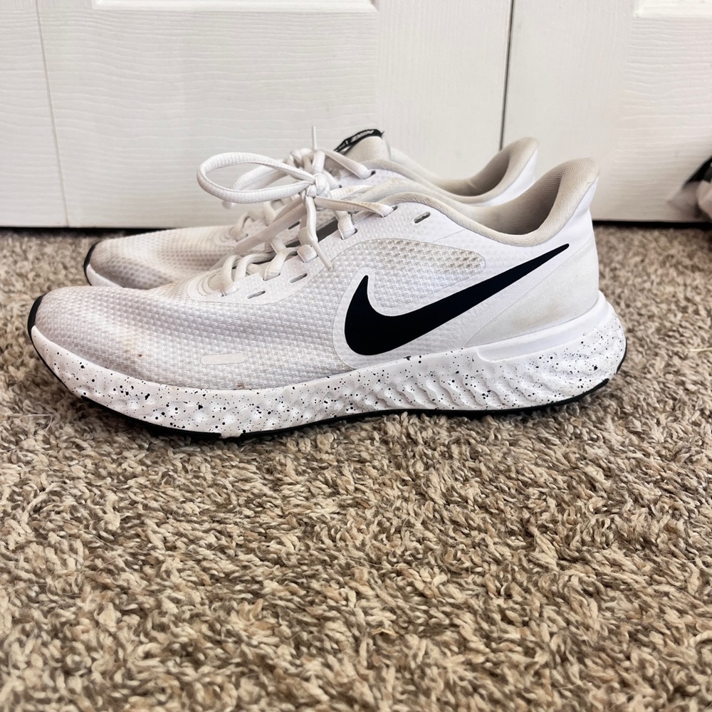 Nike Women’s 9.5 running shoe!
